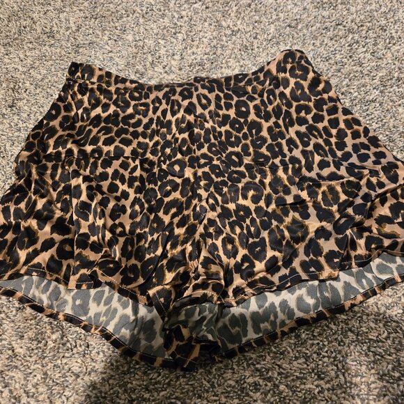 Reformation Chloe Leopard Print Silk Shorts 4 - Picture 1 of 4